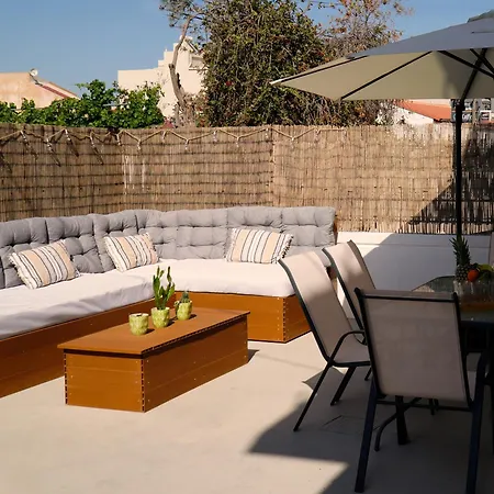 Nyaraló Ikarus With Courtyard & Pool In Chania