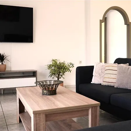 Ikarus With Courtyard & Pool In Chania Holiday home Sternai